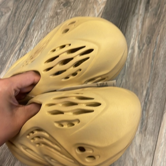 NWT Yeezy Foam Runner Desert Sand - Picture 7 of 7